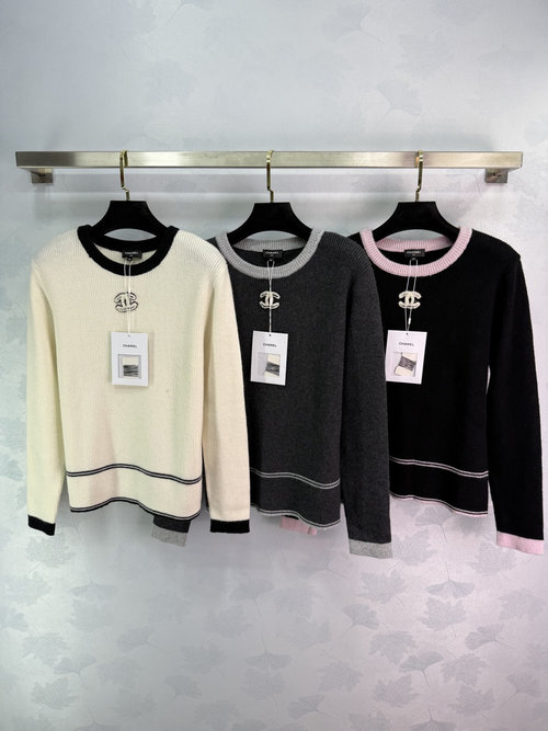 Chanel Round Neck Knitted Sweater with Double C Embroidery and Color Blocking