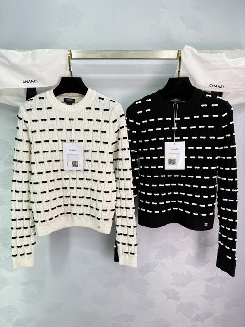 Chanel Exclusive Advanced Workshop Series Bow-Knot Round-Neck Long-Sleeved Knit Top