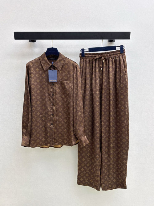 Louis Vuitton Classic Monogram Casual Set with Soft Fabric