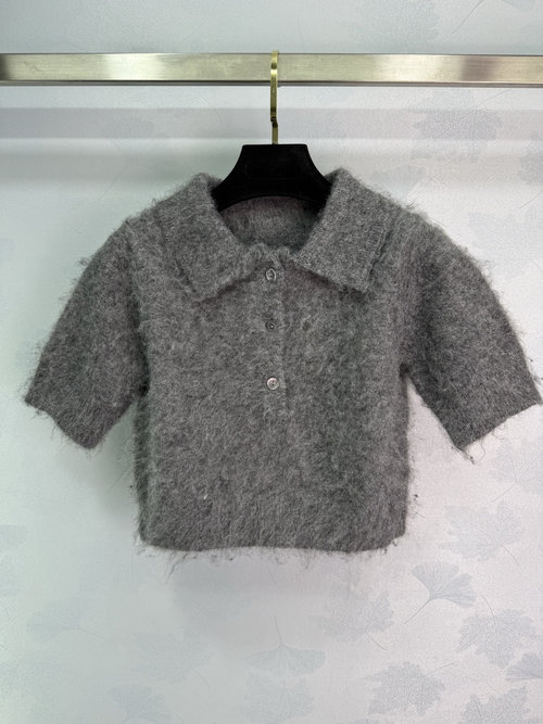 Gucci Short-Sleeved Mohair Knitted Blouse with Collar and Three Buttons - Soft and Elegant