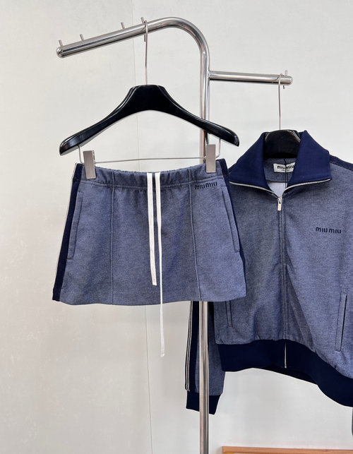 Miu Miu Contrast Side Ribbon Embroidered Letter Skirt for a Stylish Appearance