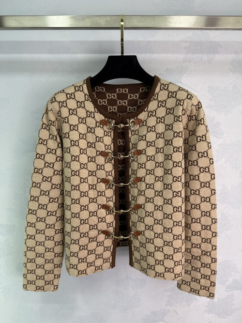 Gucci Classic Monogram Coat with Metal Buckle Decoration for a Slimming and Elegant Style