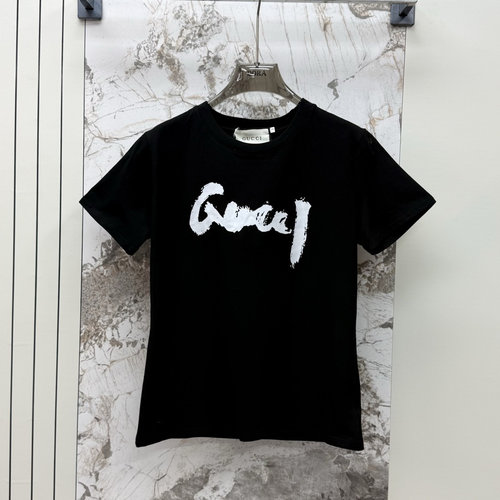 Gucci Couple s Short Sleeve T-Shirt with Brush Letter Logo Design
