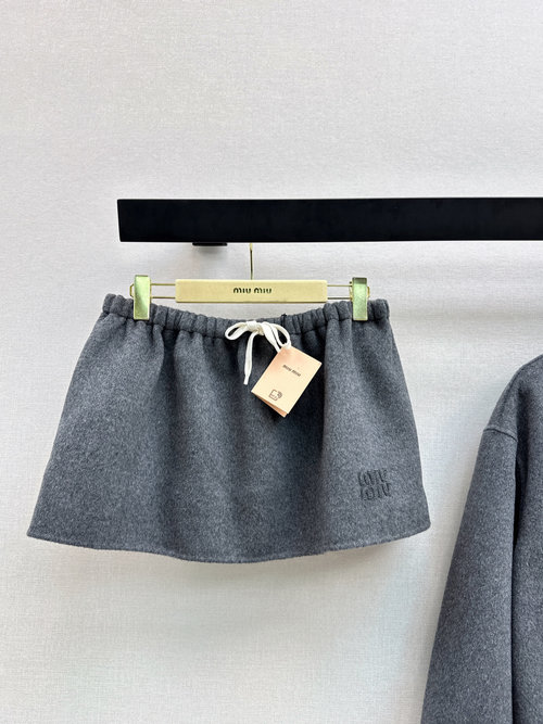Miu Miu Miu Series Double - Faced Wool Mini Skirt: Elegant and Stylish