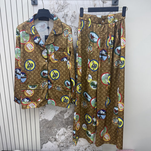 Louis Vuitton New Cat Series: Classic Monogram Silk Outfit