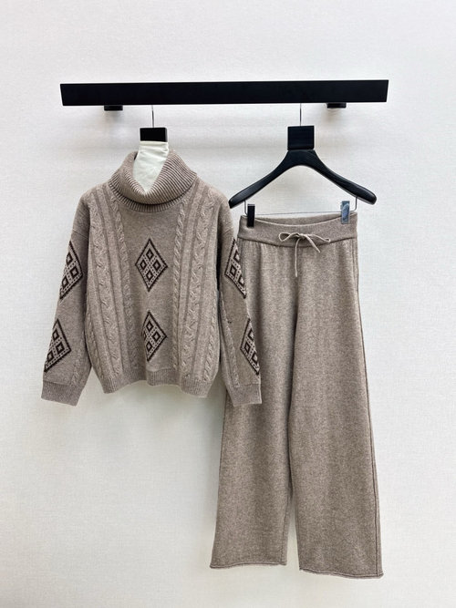 Max Mara Exclusive Wool Suit, Elegant and Comfortable