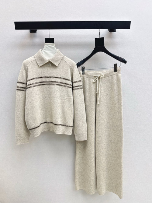 Max Mara Exclusive Launch: Versatile and Elastic Merino Wool Suit