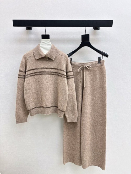 Max Mara Exclusive Launch: Versatile and Elastic Merino Wool Suit