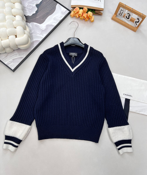 Chanel Ski Series Crochet Knit Pullover with Double C Logo