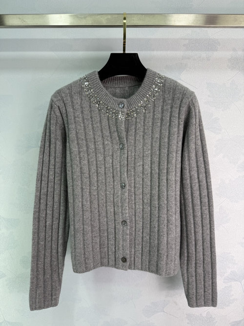 Gucci Round-Neck Cardigan Adorned with Heavy-Duty Rhinestones, Exuding French Romance