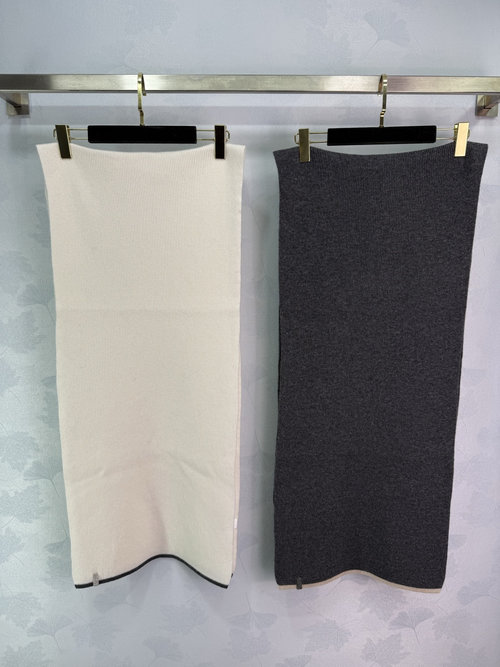 Brunello Cucinelli Cashmere Knit Shawl with Contrasting Edge and Copper Chain