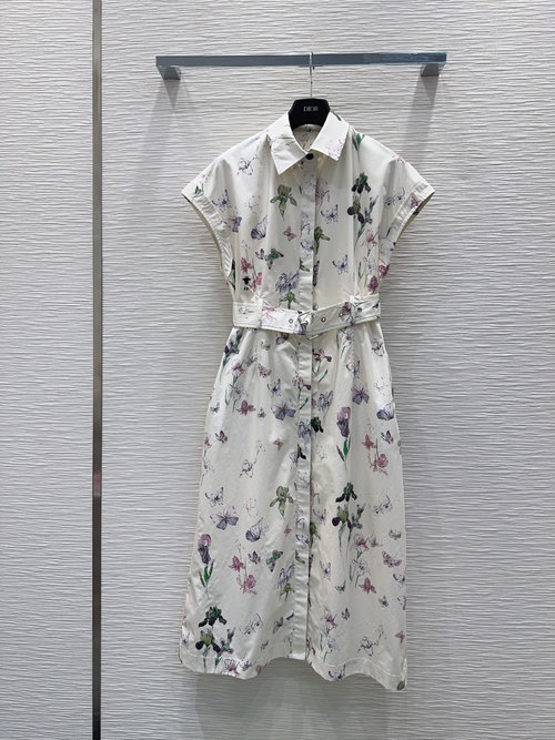 Chanel Graceful and Sophisticated Garment with Meticulous Workmanship