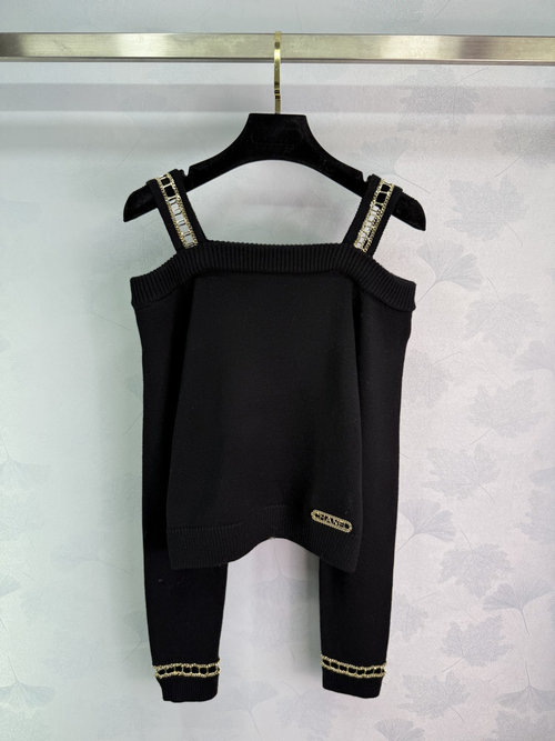 Chanel Chain-Embellished Knit Top in Black Cashmere, Ideal for Elegant Events