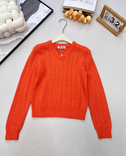 Max Mara V-Neck Twisted Knit Pullover with Premium Wool and Elegant Feel