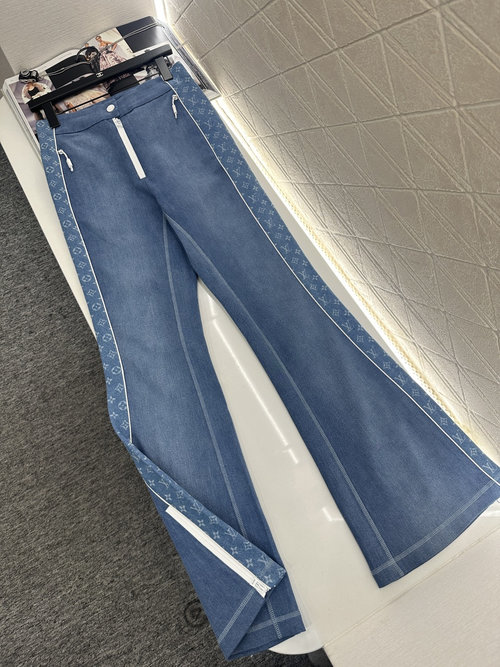 Louis Vuitton Slim Stretch Bootcut Pants with Designer Logo and Stylish Waistband
