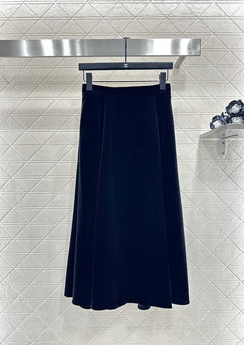 Dior High-Waisted Velvet Midi Skirt with Elegant Swing and Premium Texture