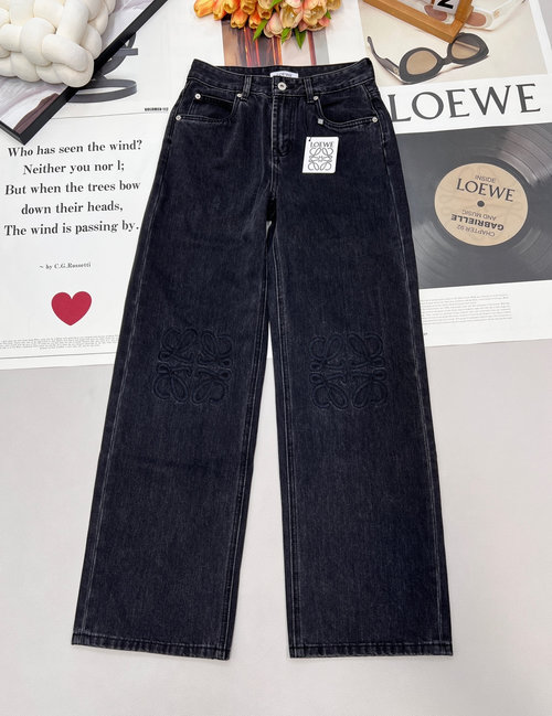 Loewe Exclusive High-Waisted Straight Jeans with Excellent Drape and Fit