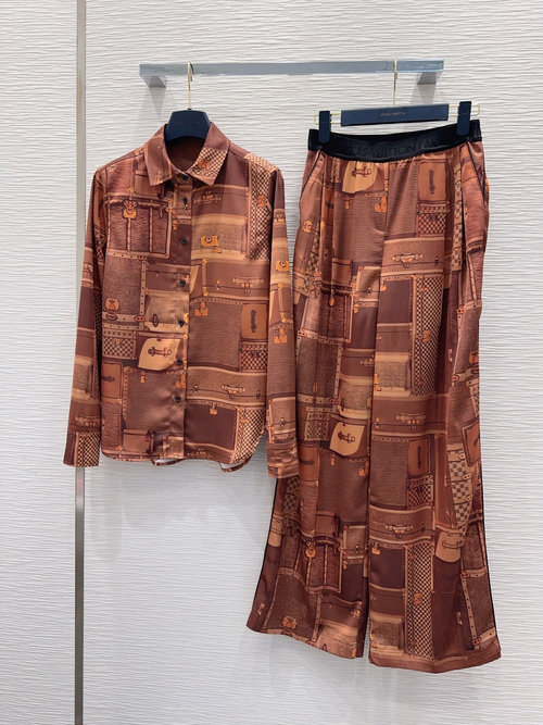 Louis Vuitton Noble Vintage Suit with Digital Window Print