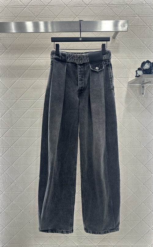 Loewe Trendy Belted Carrot Wide-Leg Jeans