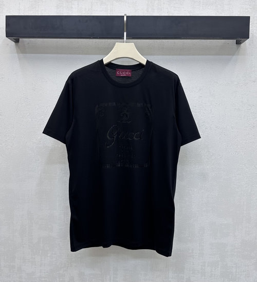 Gucci Round-Neck Printed T-Shirt for Comfort and Relaxation