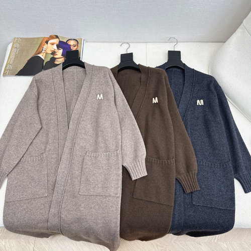 Max Mara Exclusive Lazy Wool Suit: Loose Cardigan and Tight-waist Trousers