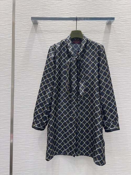 Gucci 100% Silk Shirt, Sophisticated in Design