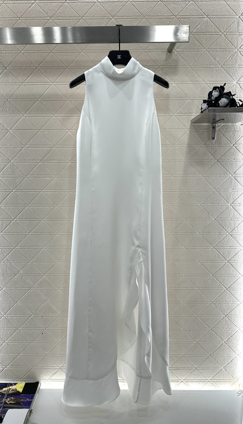 Chanel Slit Off-The-Shoulder Long Dress with Lace Trim, Elegant and Charming Appearance