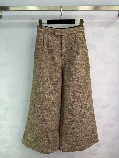 Loro Piana Elegant Knitted Vest and Wide - leg Pants Ensemble with Camellia Buttons