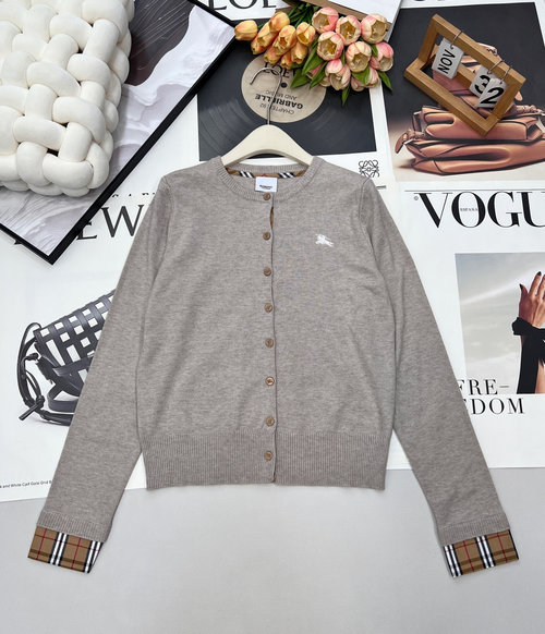 Burberry Checkered Round Neck Knitted Cardigan in Contrast Colors