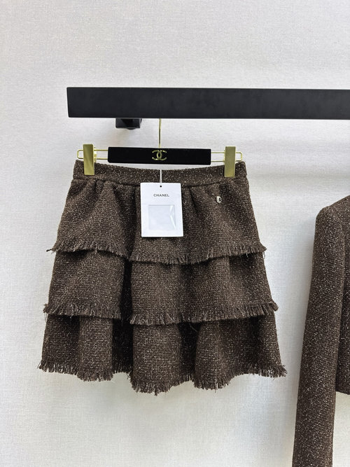 Chanel Exclusive Knitted Suit with Gold Buttons, Stylish and Adaptable