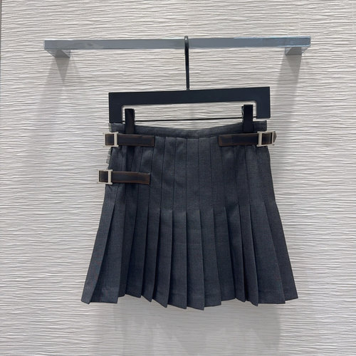 Prada Fashionable Skirt with Exquisite Finishes