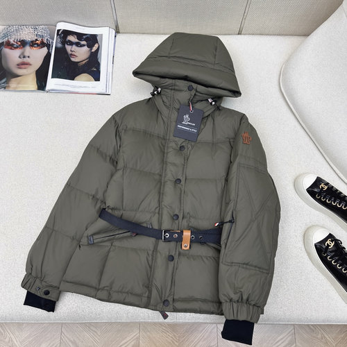 Moncler Outdoor Skiing Series Waist-Cinching Down Jacket with Precise Details