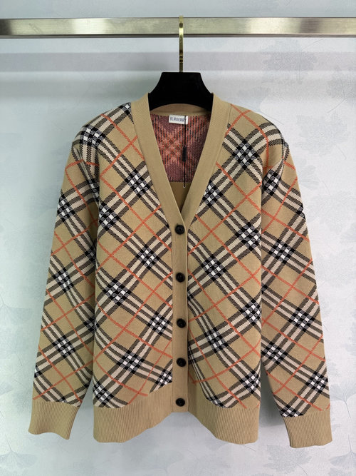 Burberry Classic Check Knit V-Neck Cardigan with Single Row Buttons, Versatile Essential Piece