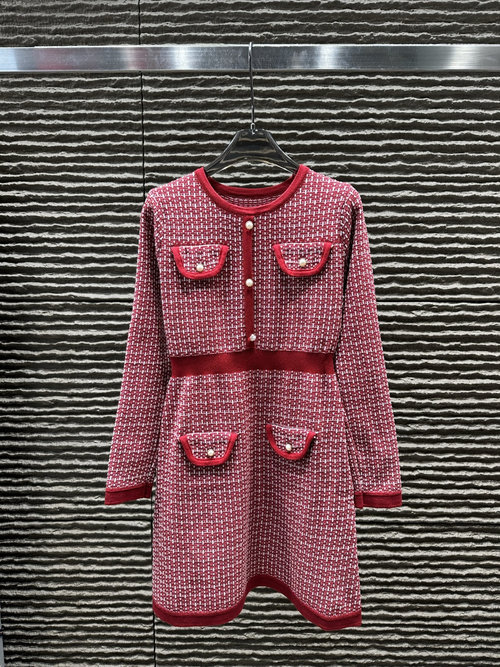 Chanel New Arrival: Double-pocket Knit Dress with an Elegant Touch