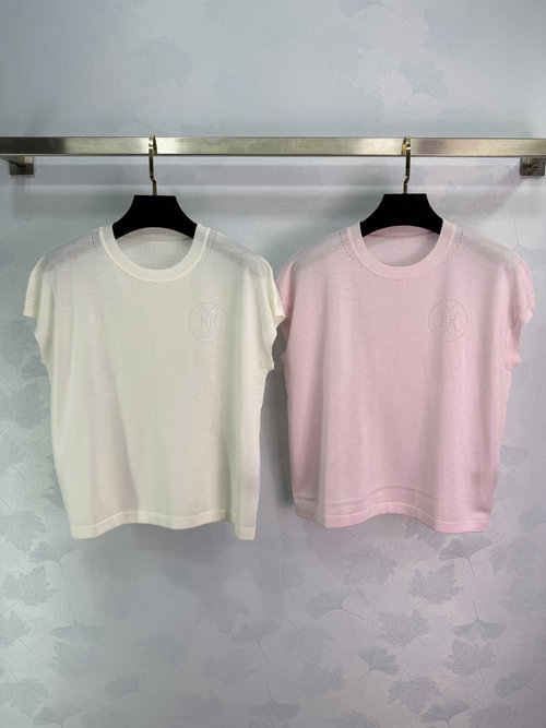 Hermes Luxury Cashmere Knit Top with Brand Embroidery for an Elegant Appearance