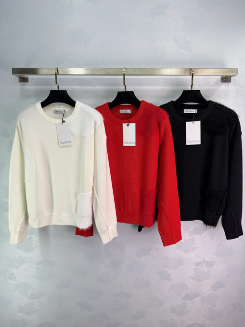 Max Mara Soft Knit Sweatshirt with Fur Accents for Elegant Casual Attire