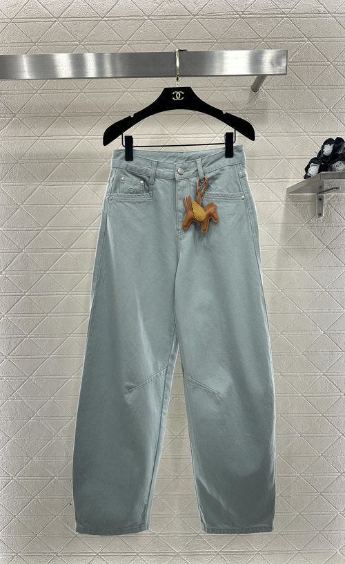 Hermes Elegant High-Waisted Jeans with Horse Pendant