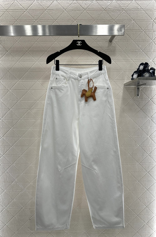 Hermes Elegant High-Waisted Jeans with Horse Pendant