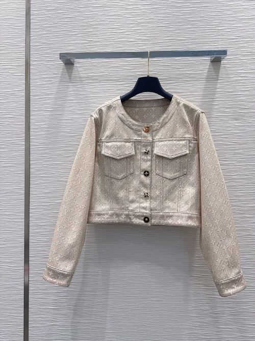 Valentino New Arrival: Spring Suit with Exclusive Logo