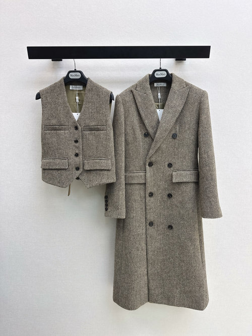 Max Mara Two-piece Imported Wool Coat Set for Versatility