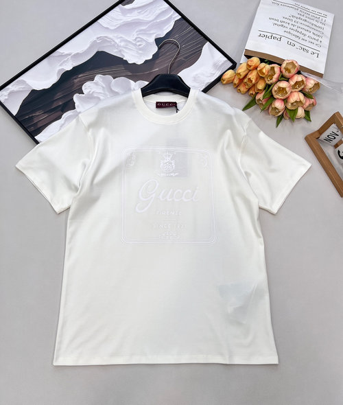 Gucci Logo Print Round-Neck Short-Sleeve T-Shirt with 3D Effect