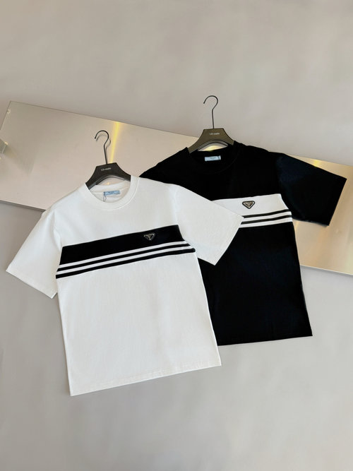 Prada Classic Logo Round Neck Short Sleeve in Smooth Fabric