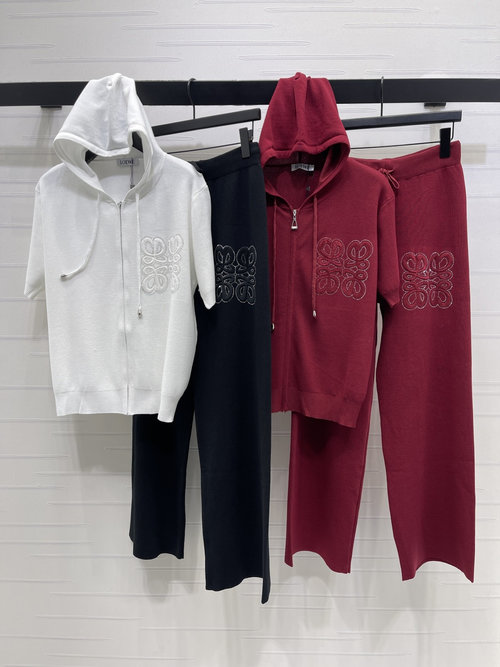 Loewe Versatile White Knit Set with Hot - Drilled Logo