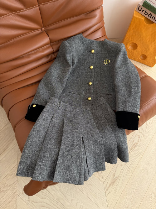 Dior Detachable Brooch Decorated Wool Suit in Elegant Design