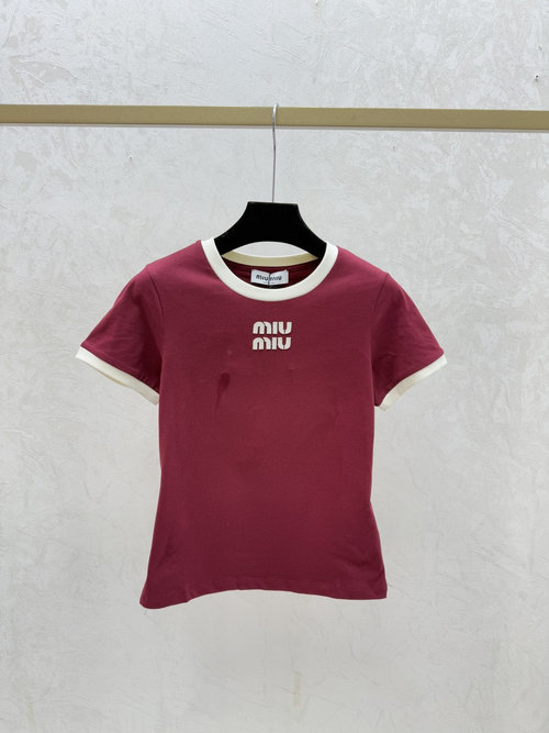Miu Miu Contrasting Letter Round-Neck Short-Sleeve in Red
