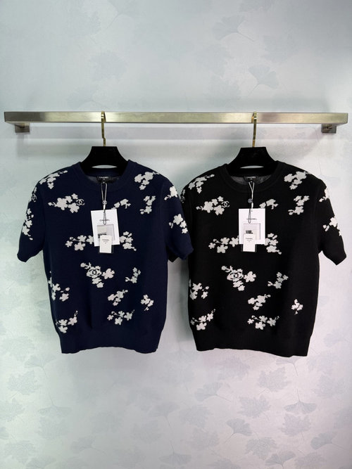 Chanel Floral Print Short Sleeve Knit Top for Versatile Wear