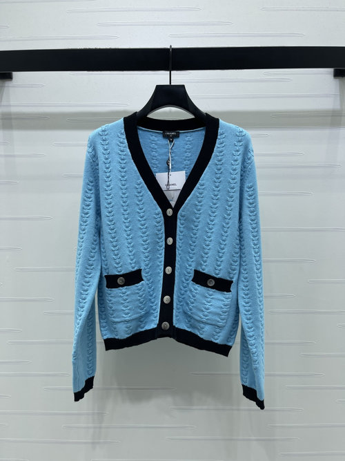 Chanel High-End Double-Pocket V-Neck Knit Cardigan