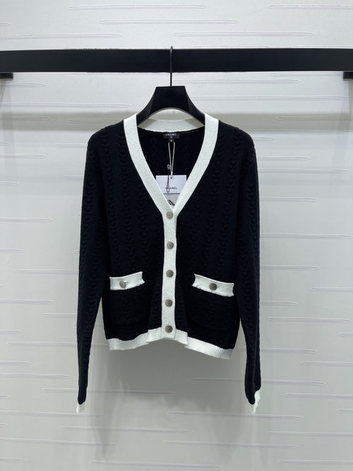 Chanel High-End Double-Pocket V-Neck Knit Cardigan