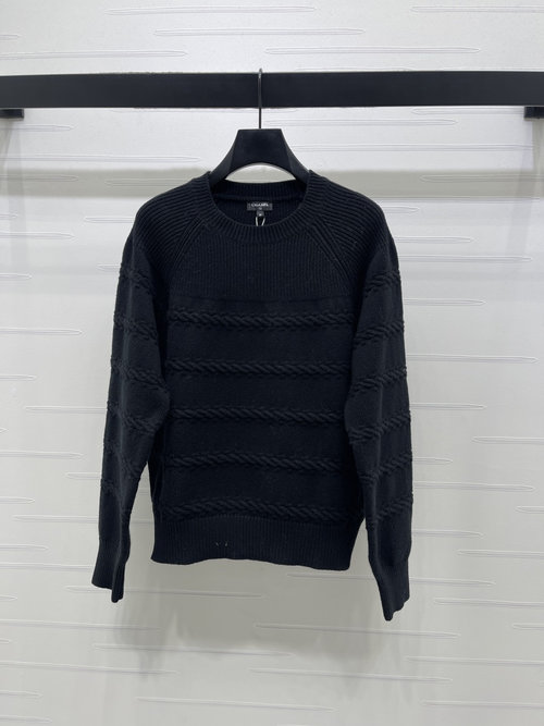 Chanel Luxury Round-neck Raglan Pullover with French Charm