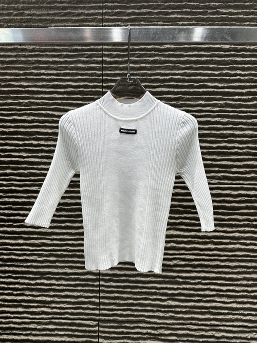 Miu Miu Graceful Round-Neck 5-Inch Sleeve Knit Short-Sleeve